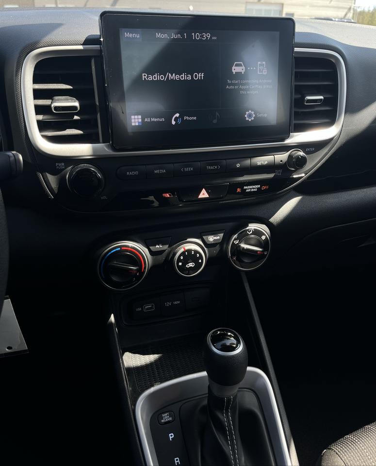 2022 Hyundai Venue ESSE TWO-TONE Photo