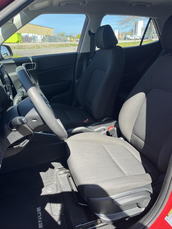 2022 Hyundai Venue ESSE TWO-TONE Photo