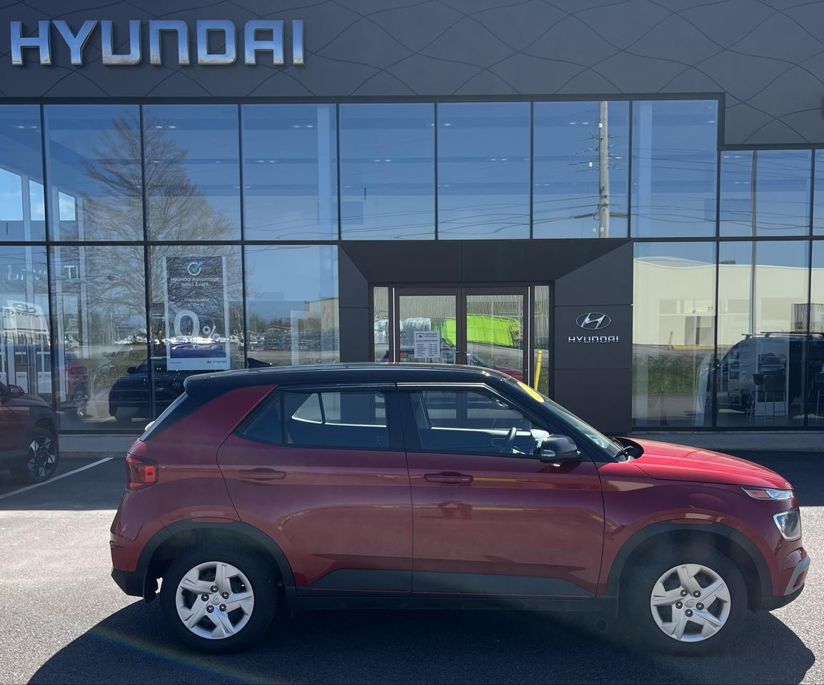 2022 Hyundai Venue ESSE TWO-TONE Photo