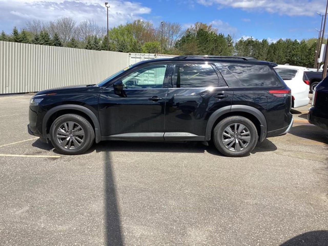 2022 Nissan Pathfinder SV 4WD | No Accidents | 360 Camera | Panoramic Roof Photo