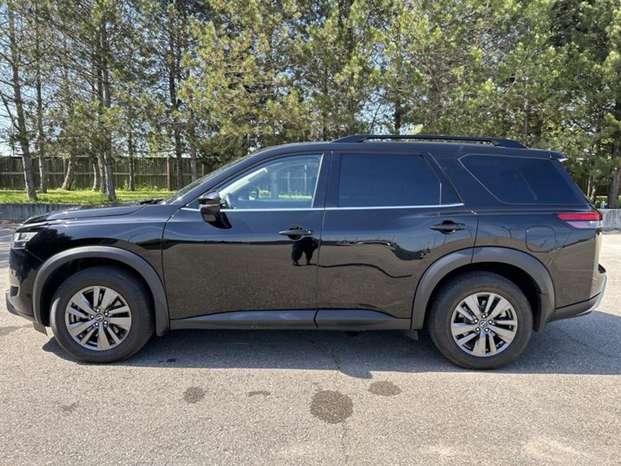 2022 Nissan Pathfinder SV 4WD | No Accidents | 360 Camera | Panoramic Roof Photo