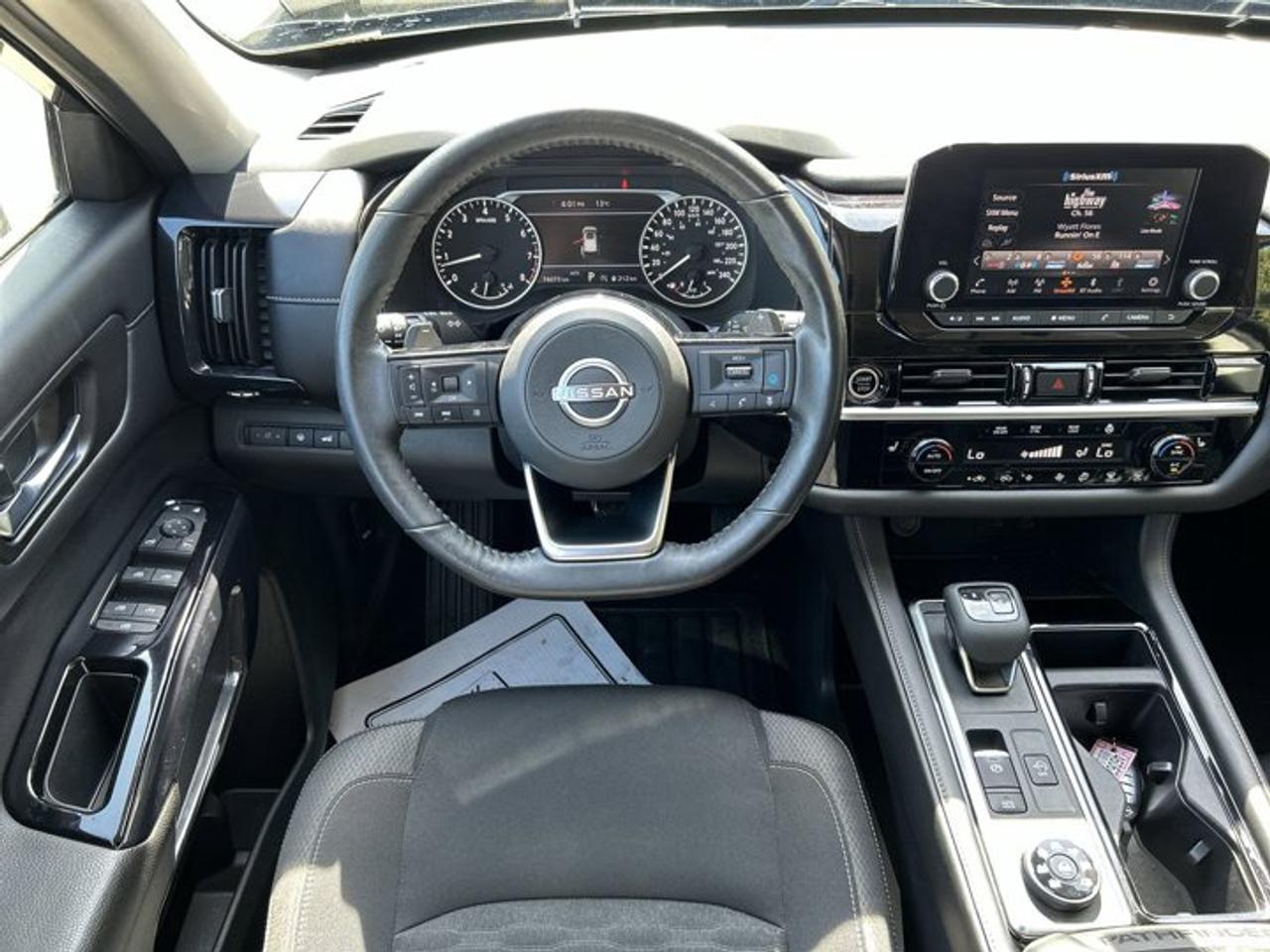 2022 Nissan Pathfinder SV 4WD | No Accidents | 360 Camera | Panoramic Roof Photo