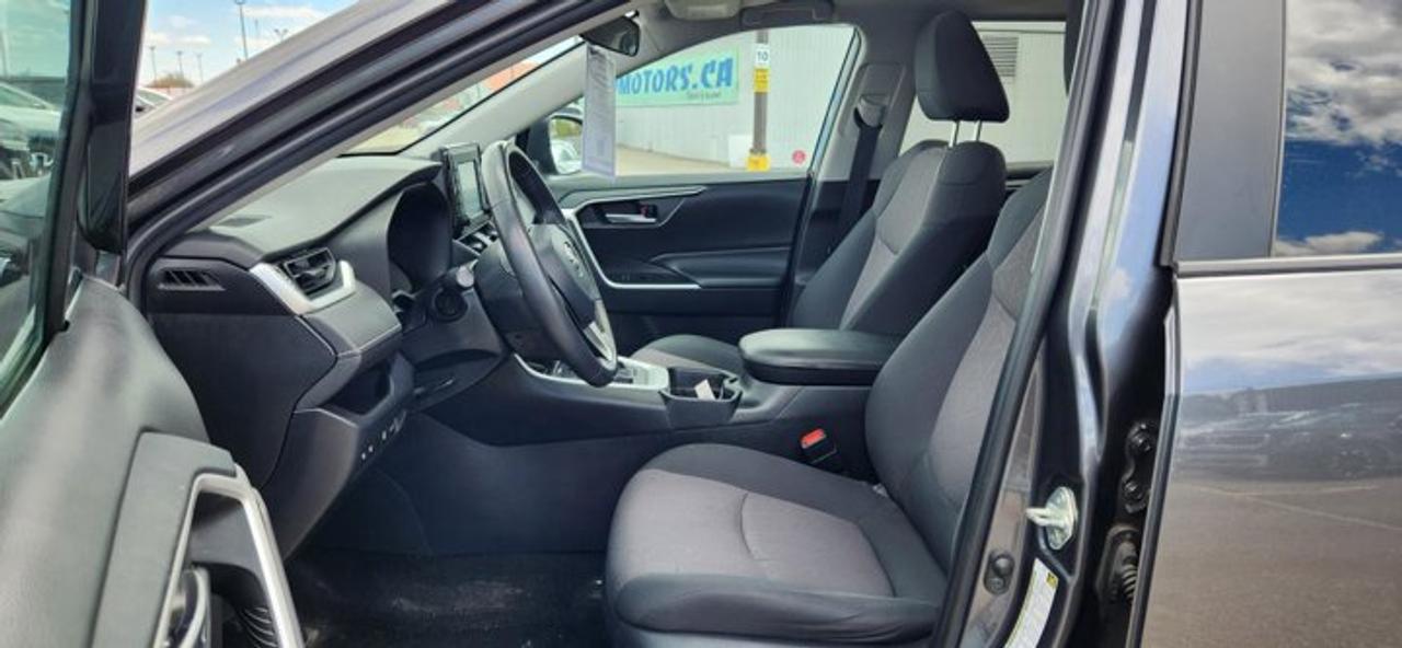 2019 Toyota RAV4 XLE AWD | No Accidents | Sunroof | Heated Steering Photo