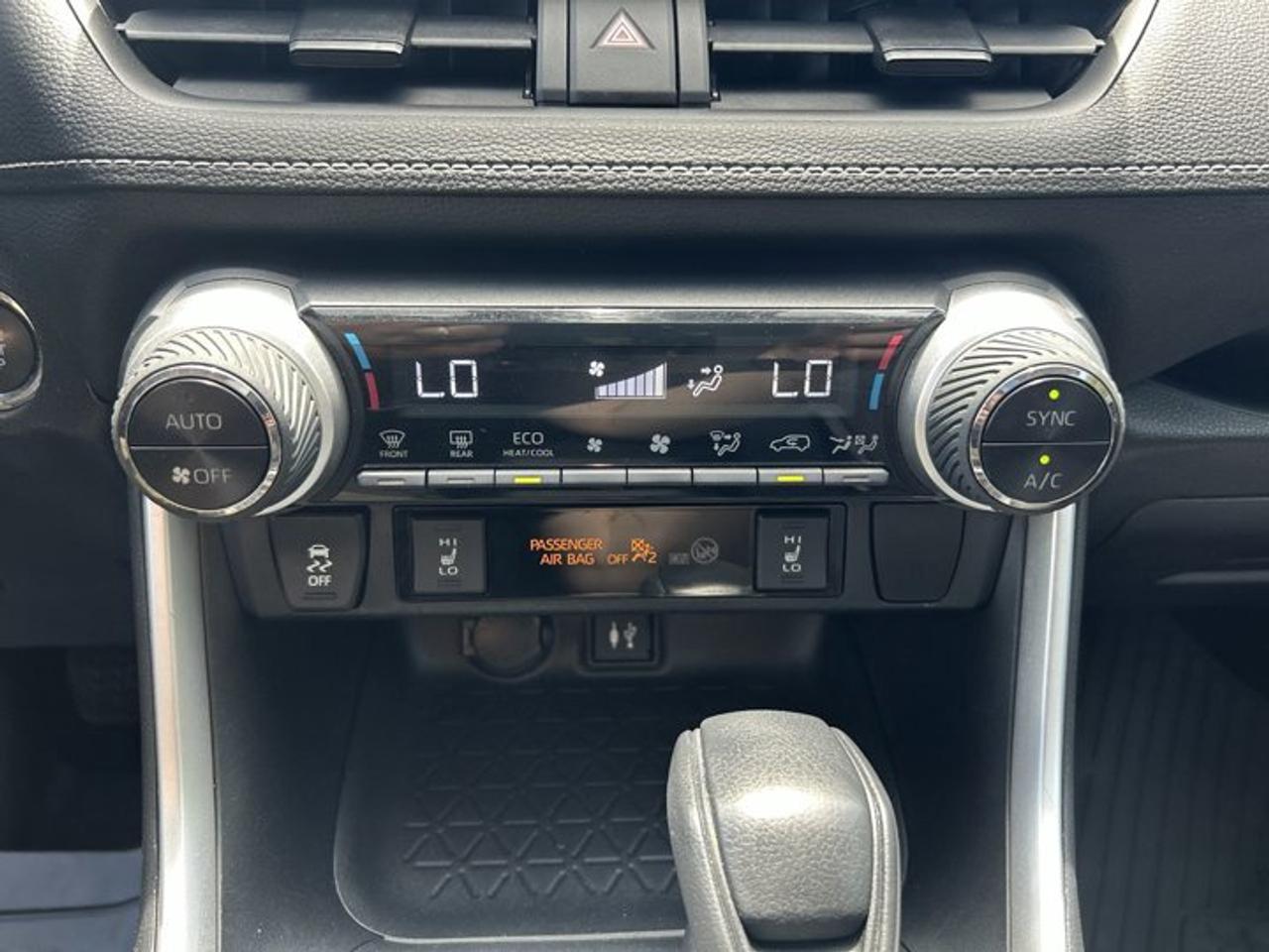 2019 Toyota RAV4 XLE AWD | No Accidents | Sunroof | Heated Steering Photo