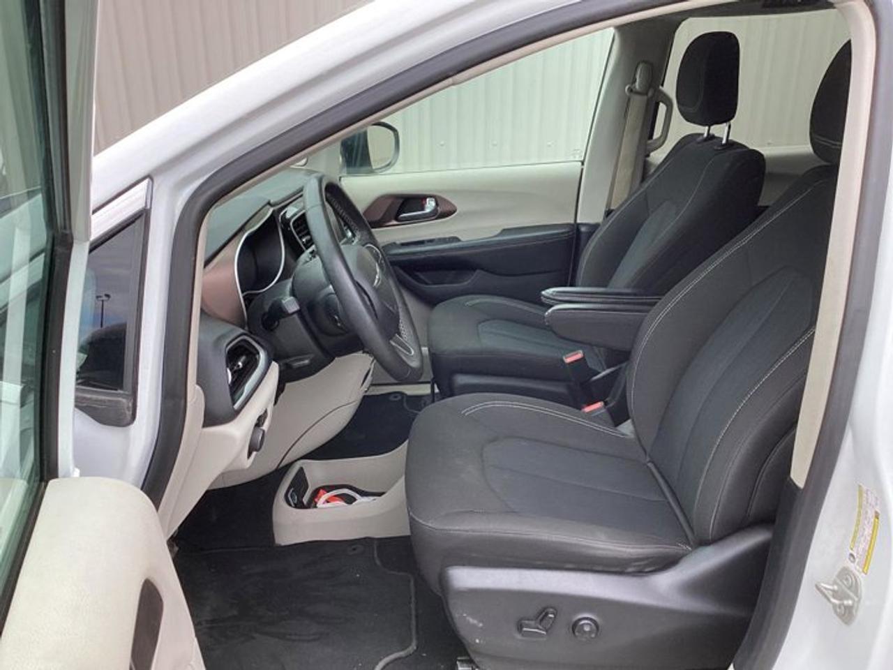 2024 Dodge Grand Caravan SXT 2WD | No Accidents | Heated Steering Wheel Photo