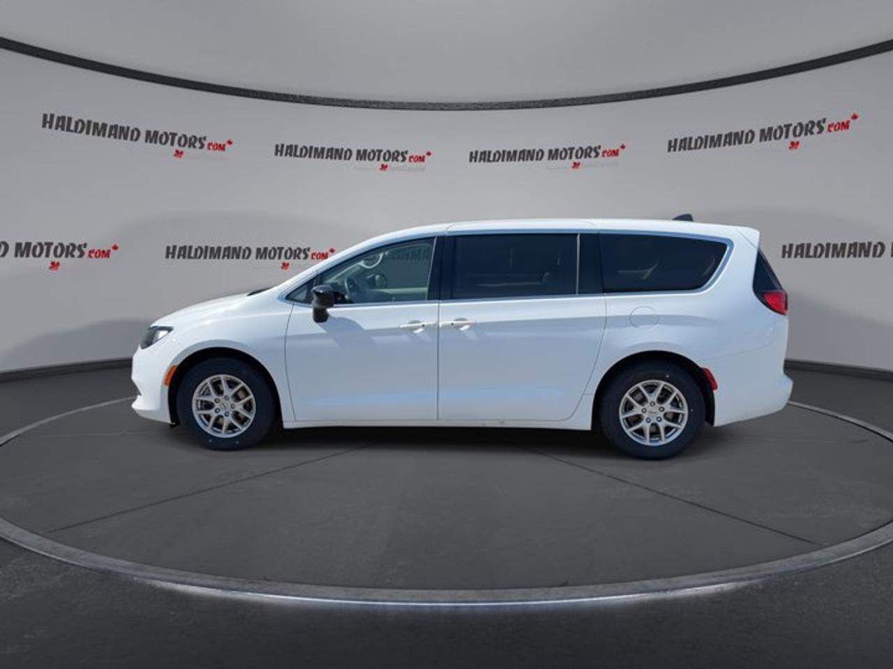 2024 Dodge Grand Caravan SXT 2WD | No Accidents | Heated Steering Wheel Photo4