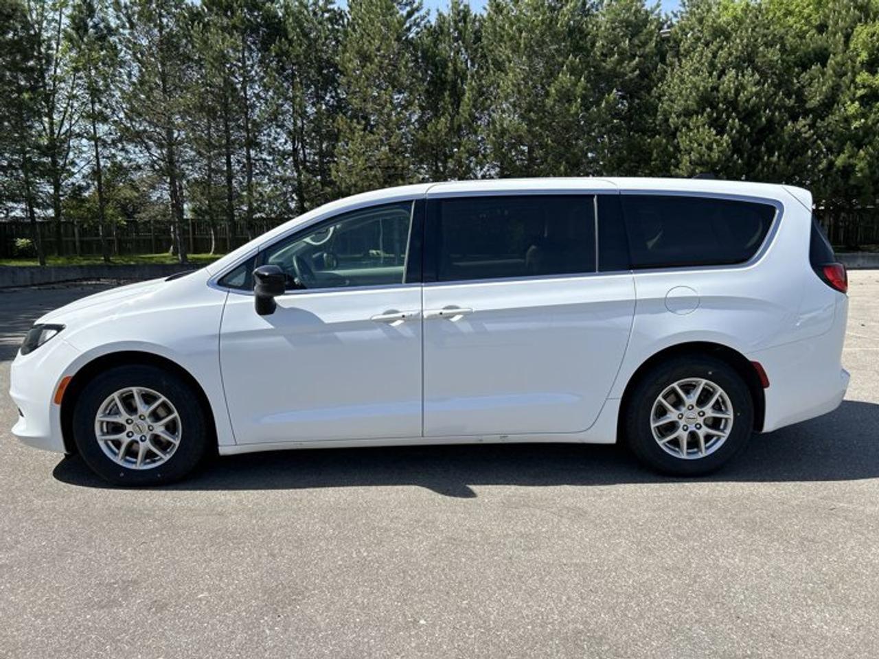 2024 Dodge Grand Caravan SXT 2WD | No Accidents | Heated Steering Wheel Photo