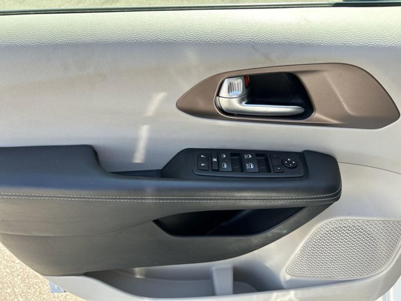 2024 Dodge Grand Caravan SXT 2WD | No Accidents | Heated Steering Wheel Photo