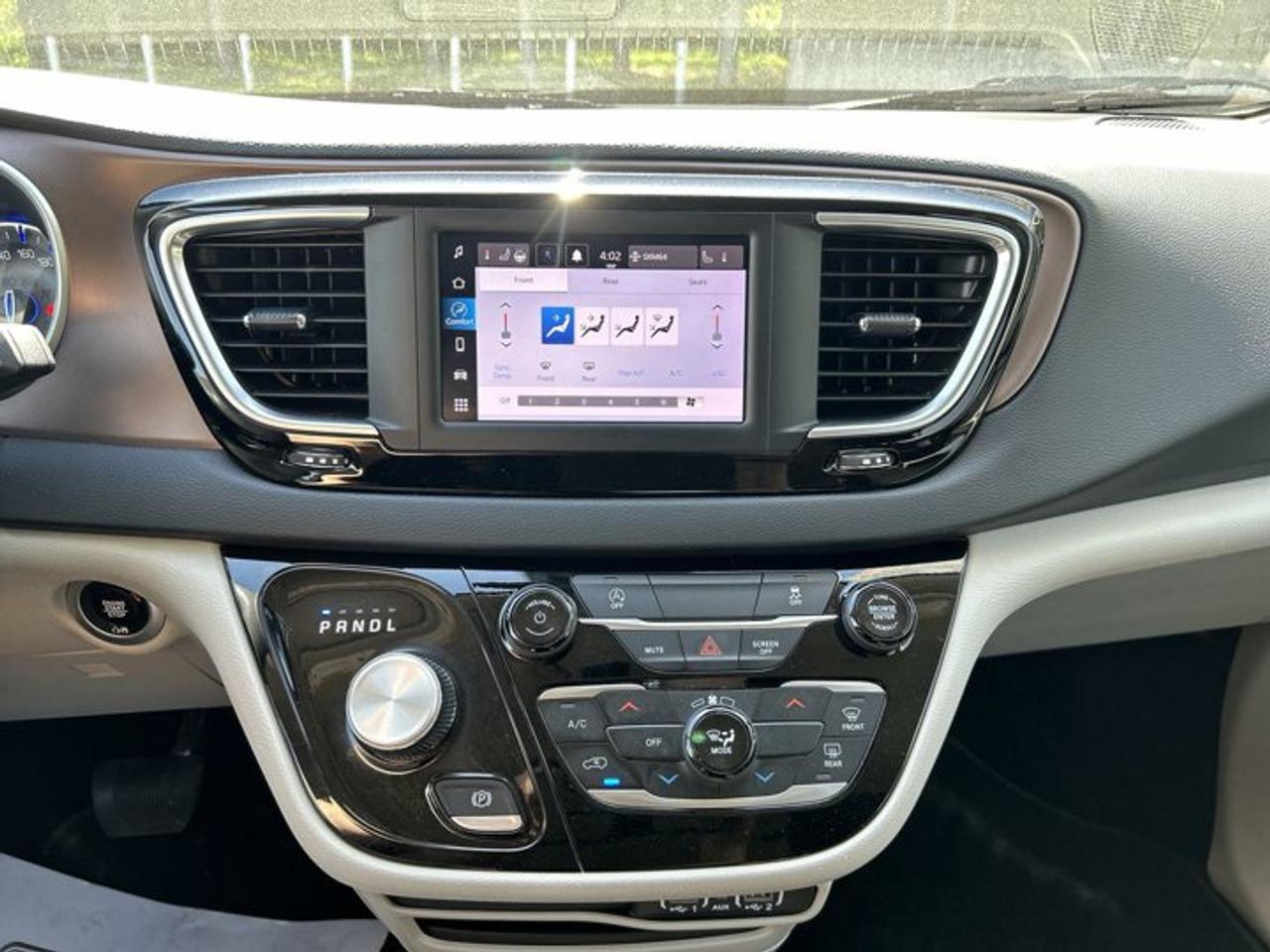 2024 Dodge Grand Caravan SXT 2WD | No Accidents | Heated Steering Wheel Photo