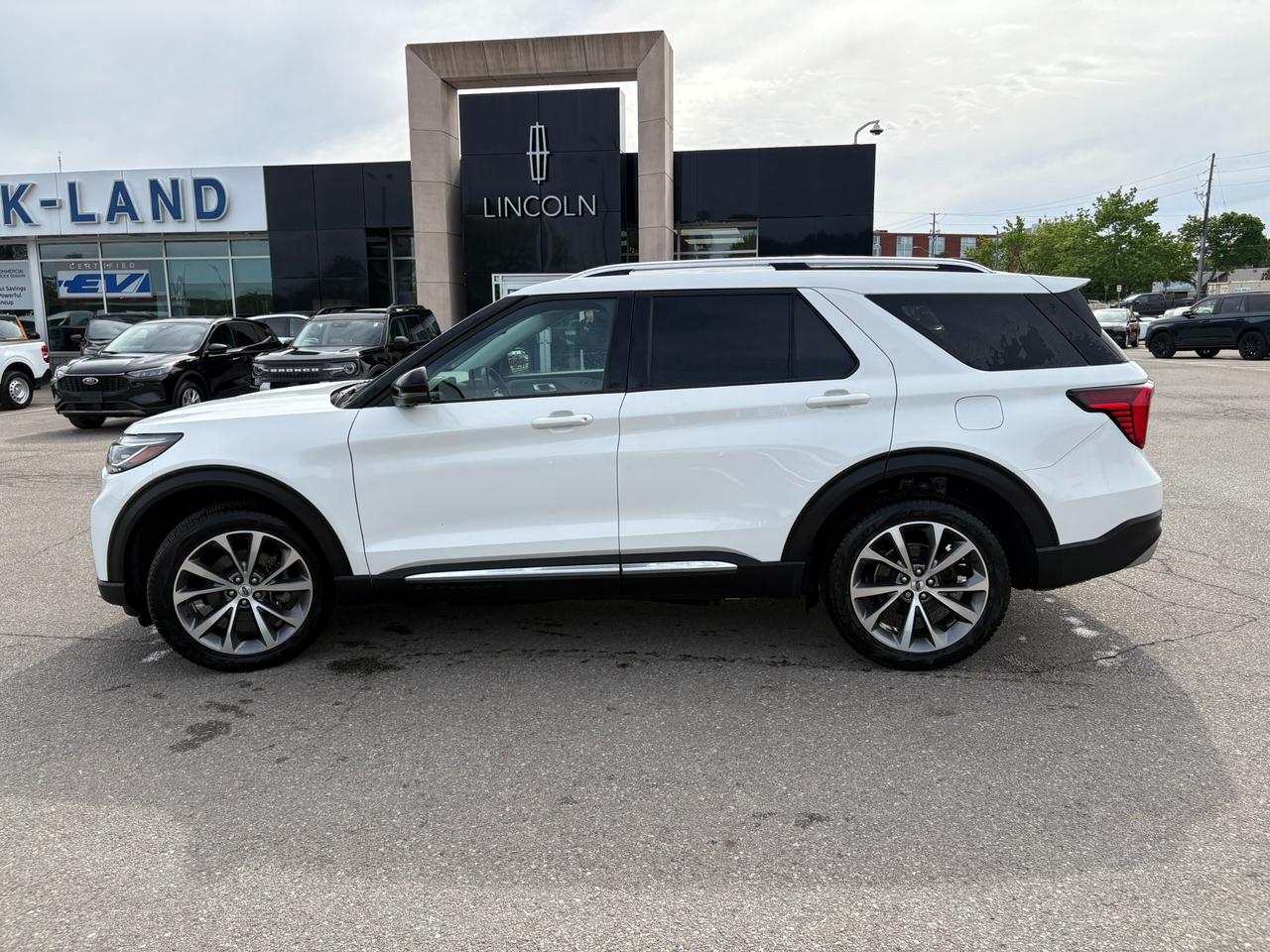 2025 Ford Explorer Platinum 600A|ULTIMATE PK|CLEAN CARFAX|$10K IN OPTIONS Photo