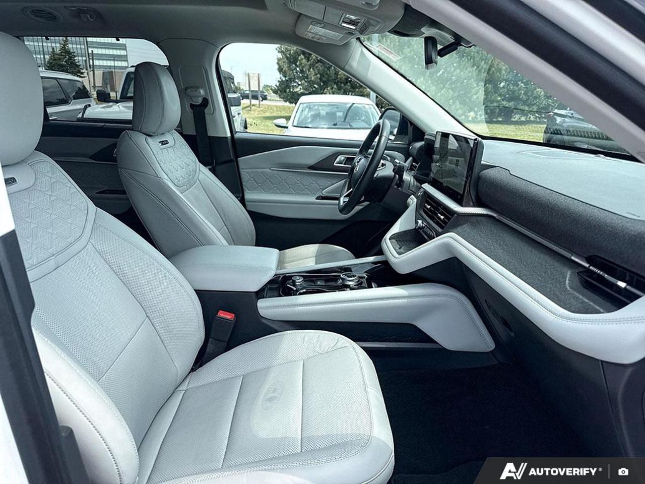 2025 Ford Explorer Platinum 600A|ULTIMATE PK|CLEAN CARFAX|$10K IN OPTIONS Photo