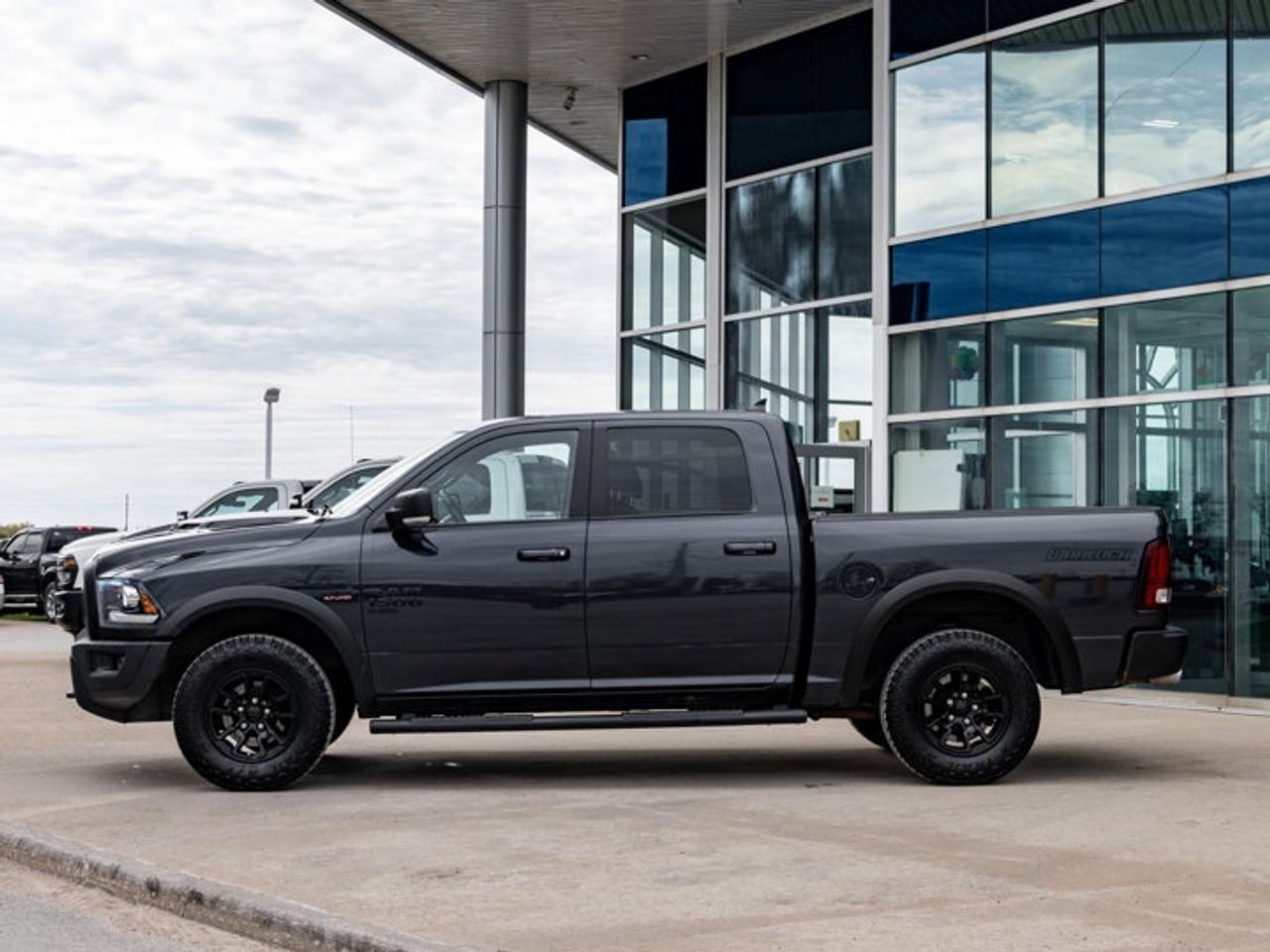 2021 RAM 1500 Classic WARLOCK Photo4