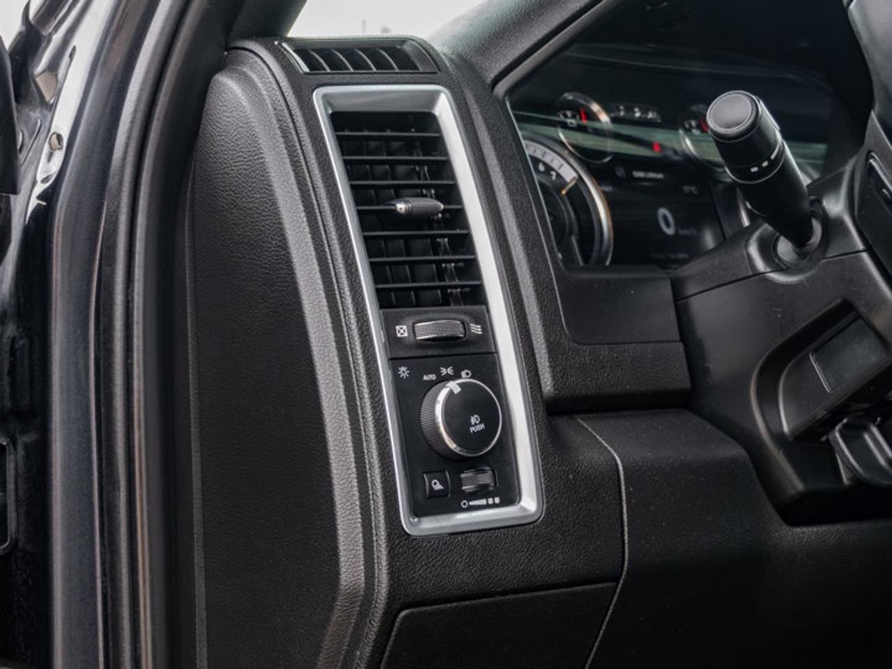 2021 RAM 1500 Classic WARLOCK Photo