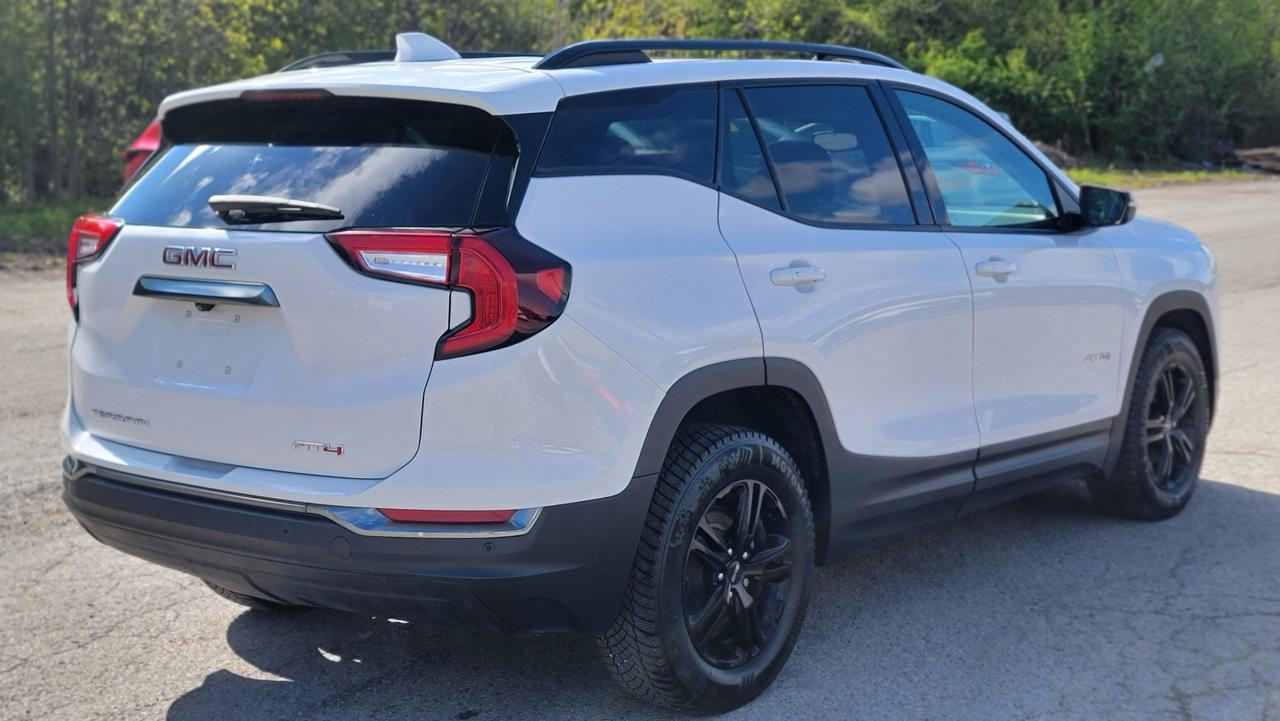 2022 GMC Terrain AT4 Photo