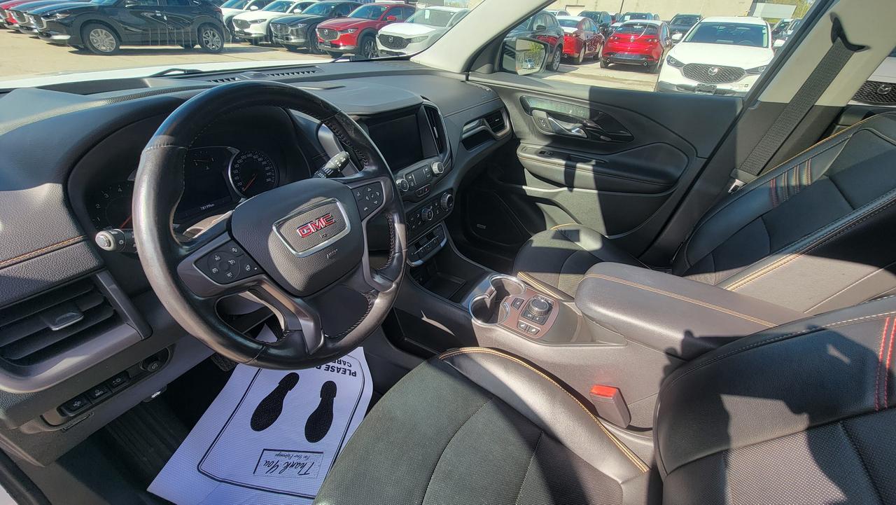 2022 GMC Terrain AT4 Photo
