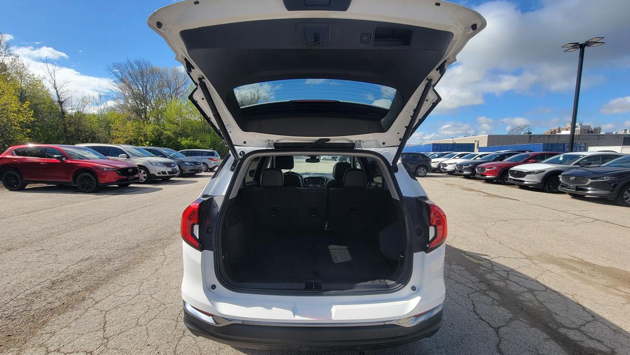 2022 GMC Terrain AT4 Photo