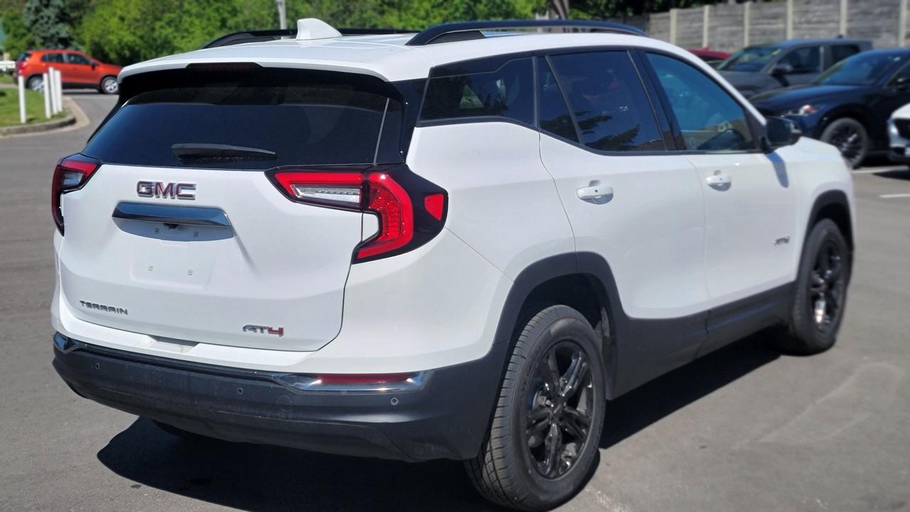 2022 GMC Terrain AT4 Photo4