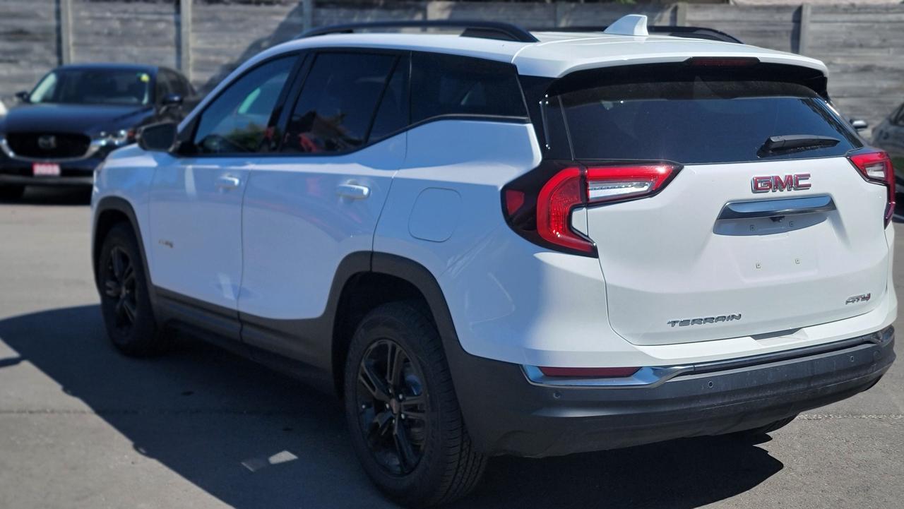 2022 GMC Terrain AT4 Photo2