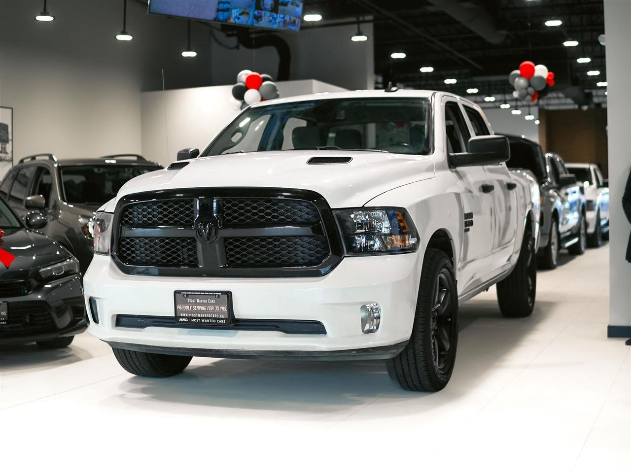 2022 RAM 1500 Classic CREW CAB 4X4 | NO ACCIDENTS | NIGHT + SUBZERO PKG Photo