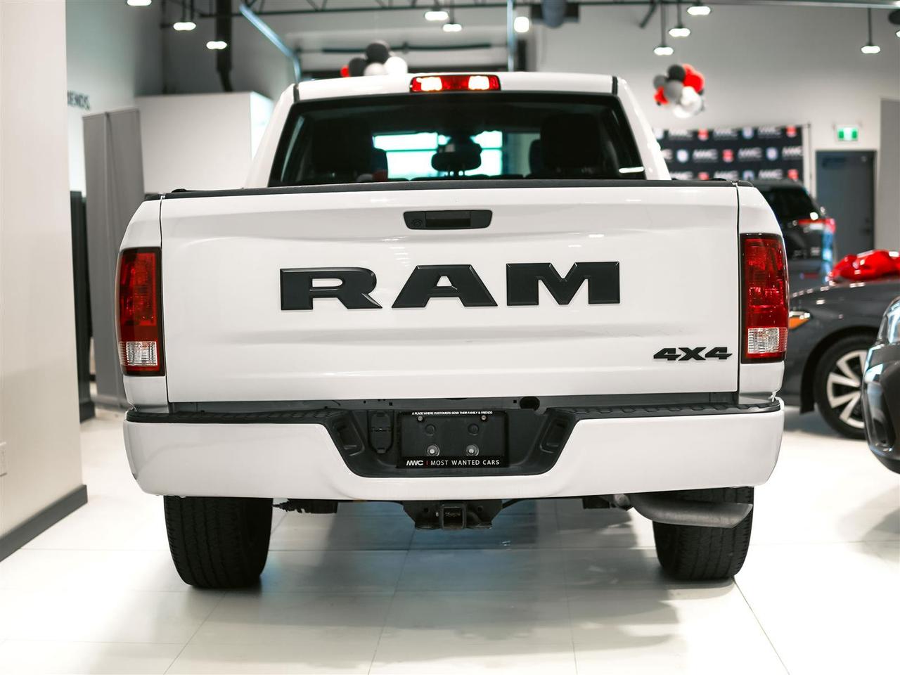 2022 RAM 1500 Classic CREW CAB 4X4 | NO ACCIDENTS | NIGHT + SUBZERO PKG Photo