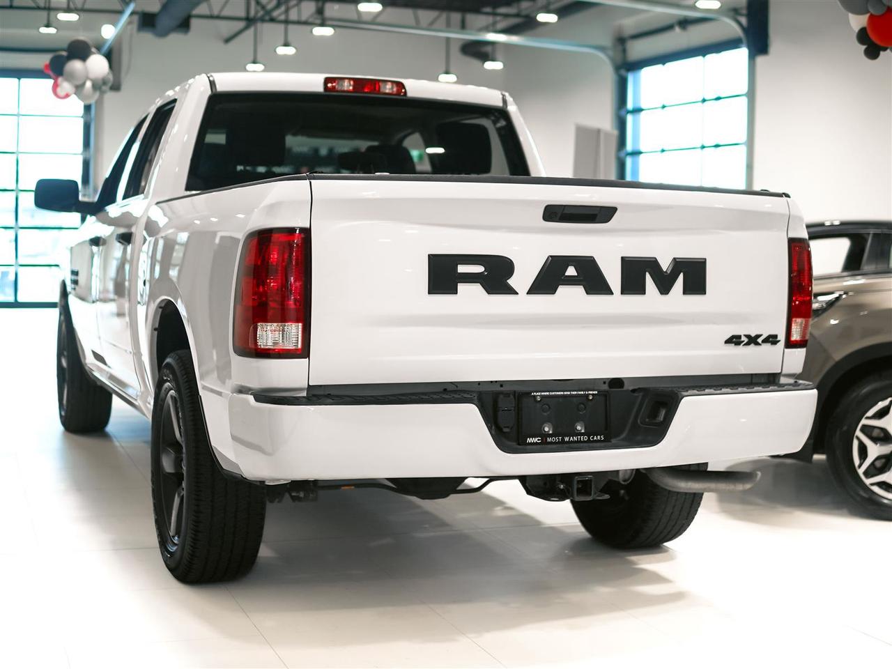 2022 RAM 1500 Classic CREW CAB 4X4 | NO ACCIDENTS | NIGHT + SUBZERO PKG Photo