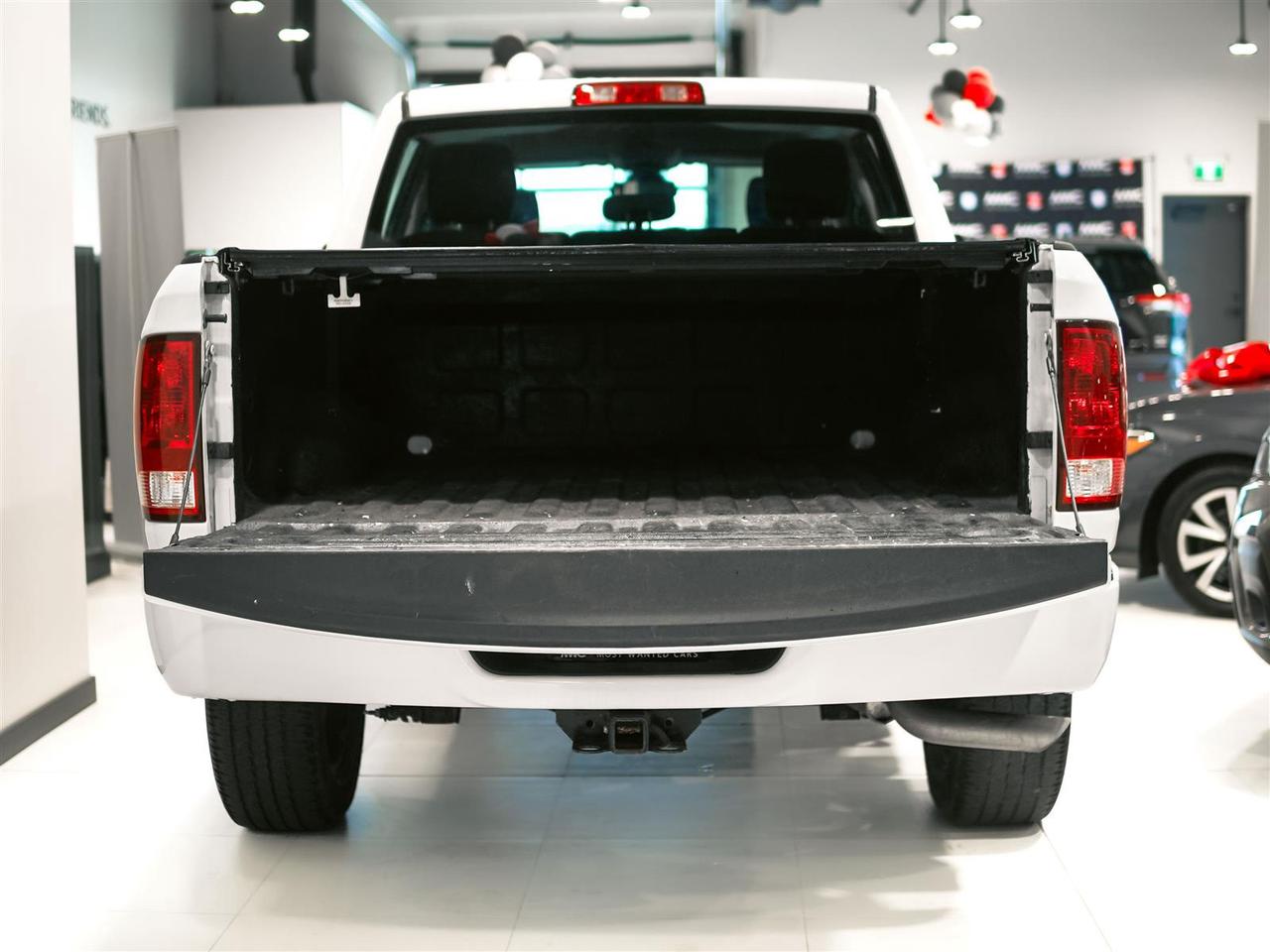 2022 RAM 1500 Classic CREW CAB 4X4 | NO ACCIDENTS | NIGHT + SUBZERO PKG Photo