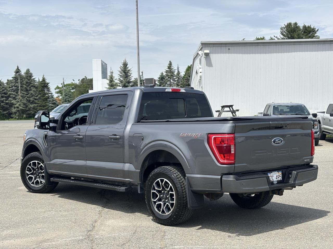 2022 Ford XL 4WD SUPERCREW 5.5' BOX Photo2