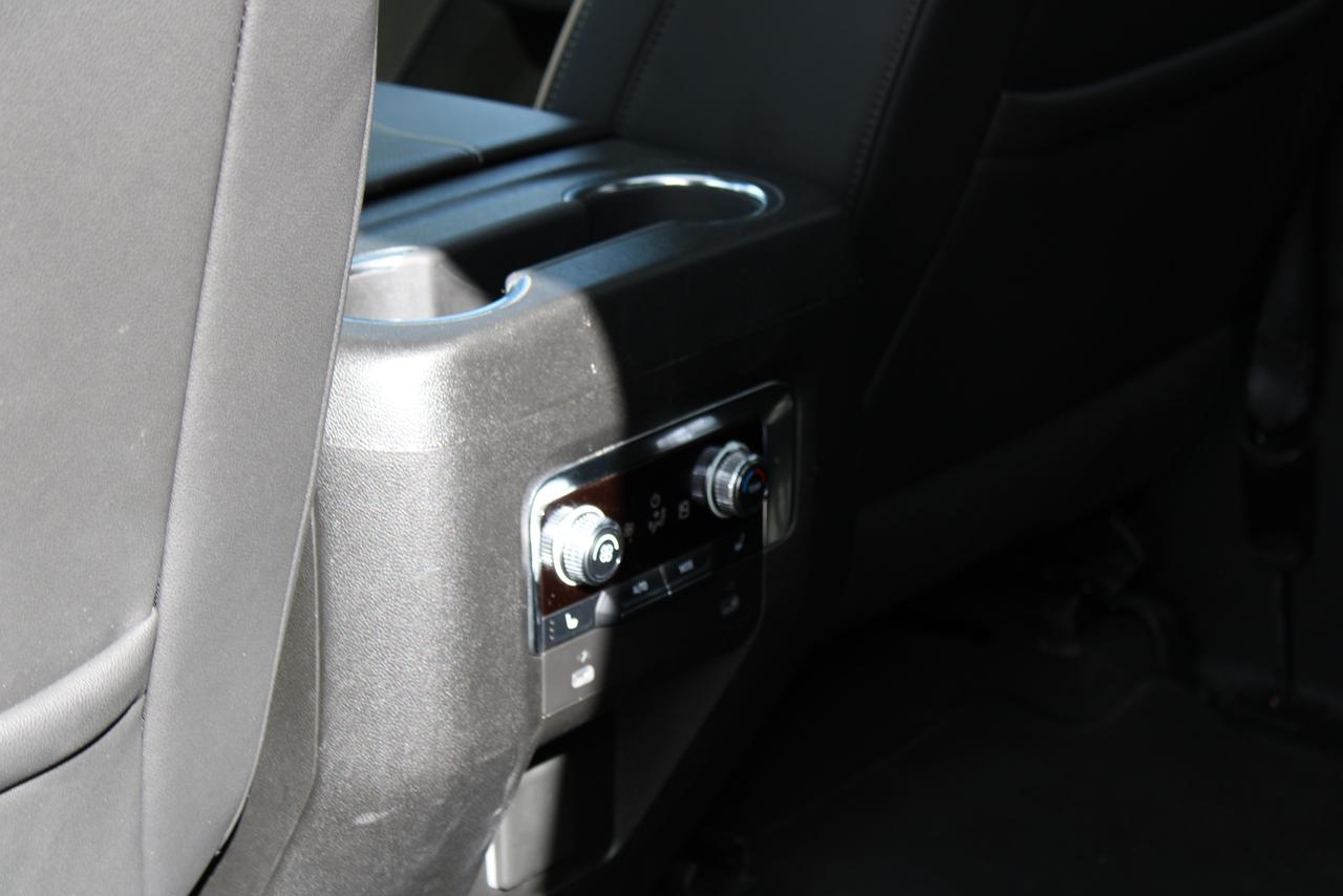 2024 GMC Yukon XL 4WD 4dr SLT Photo