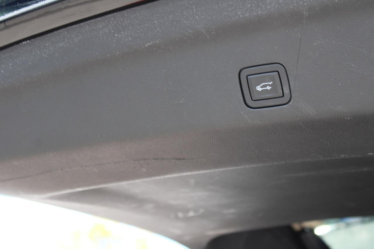 2024 GMC Yukon XL 4WD 4dr SLT Photo