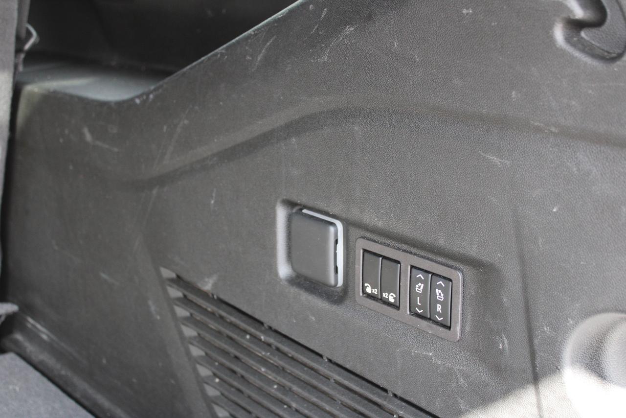 2024 GMC Yukon XL 4WD 4dr SLT Photo