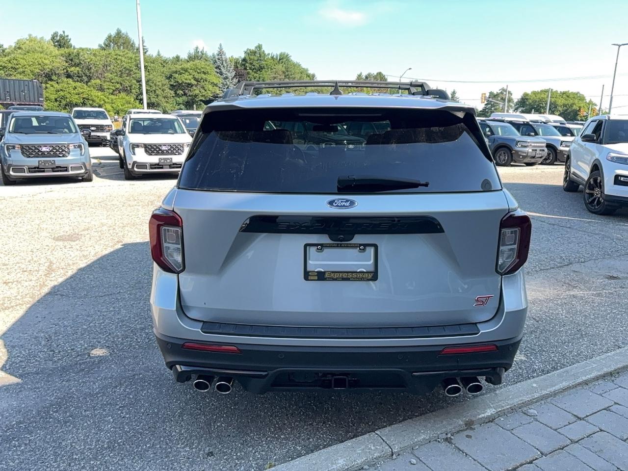 2021 Ford Explorer ST, PREMIUM TECH PACK AND STREET PACK AND SUNROOF! Photo4