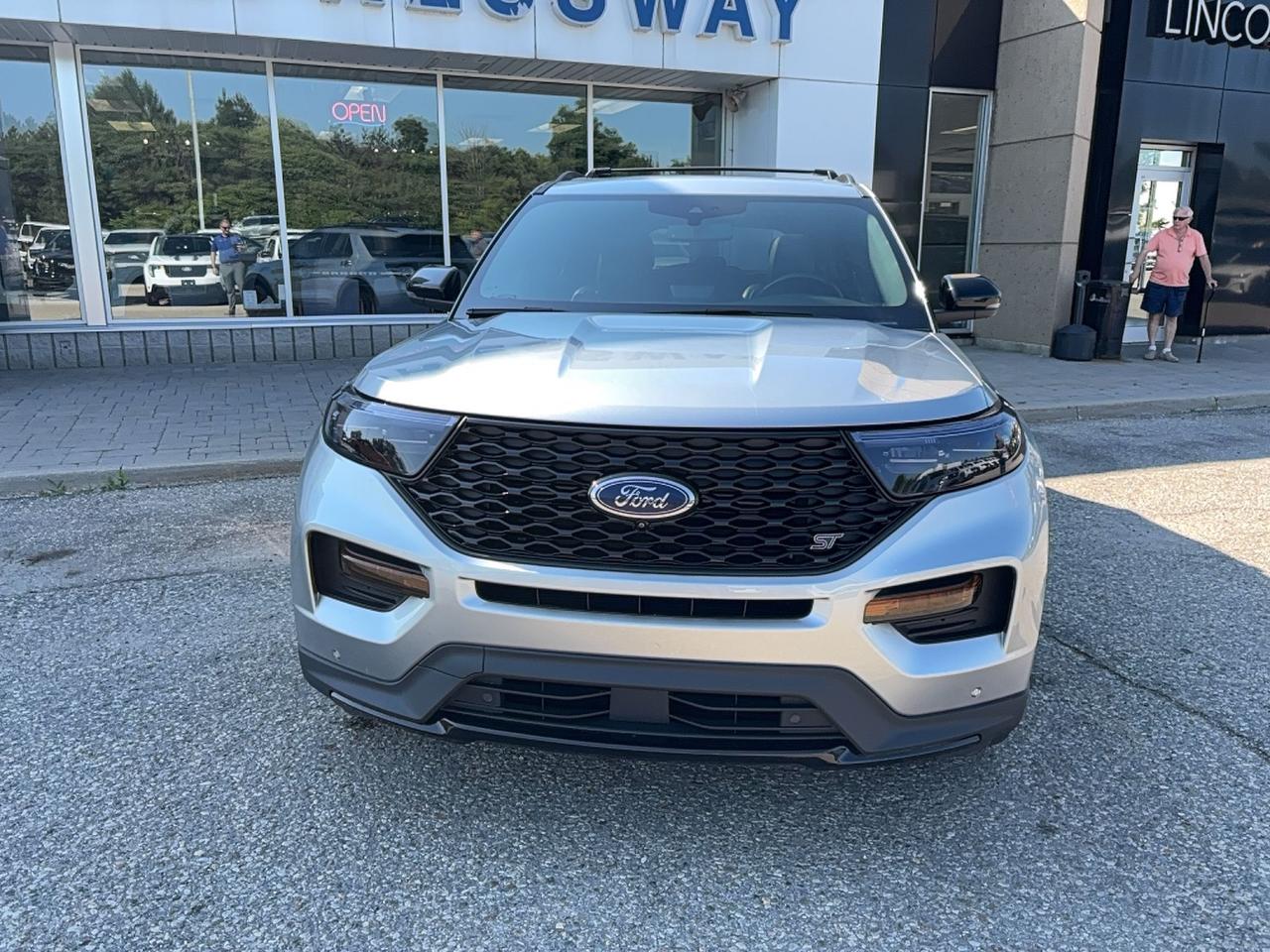 2021 Ford Explorer ST, PREMIUM TECH PACK AND STREET PACK AND SUNROOF! Photo1