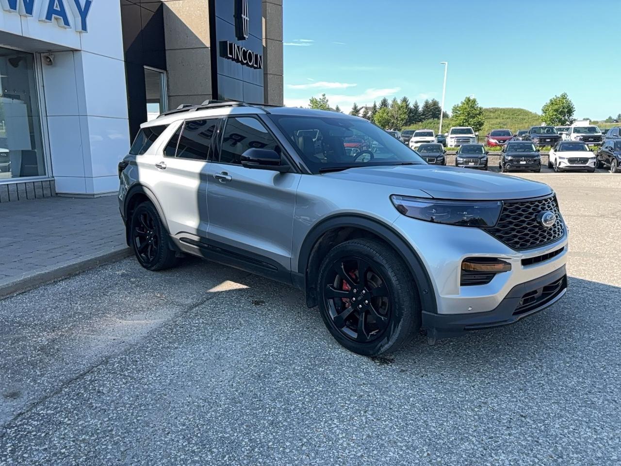 2021 Ford Explorer ST, PREMIUM TECH PACK AND STREET PACK AND SUNROOF! Photo2