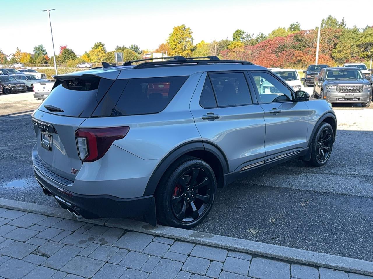 2021 Ford Explorer ST, PREMIUM TECH PACK AND STREET PACK AND SUNROOF! Photo4