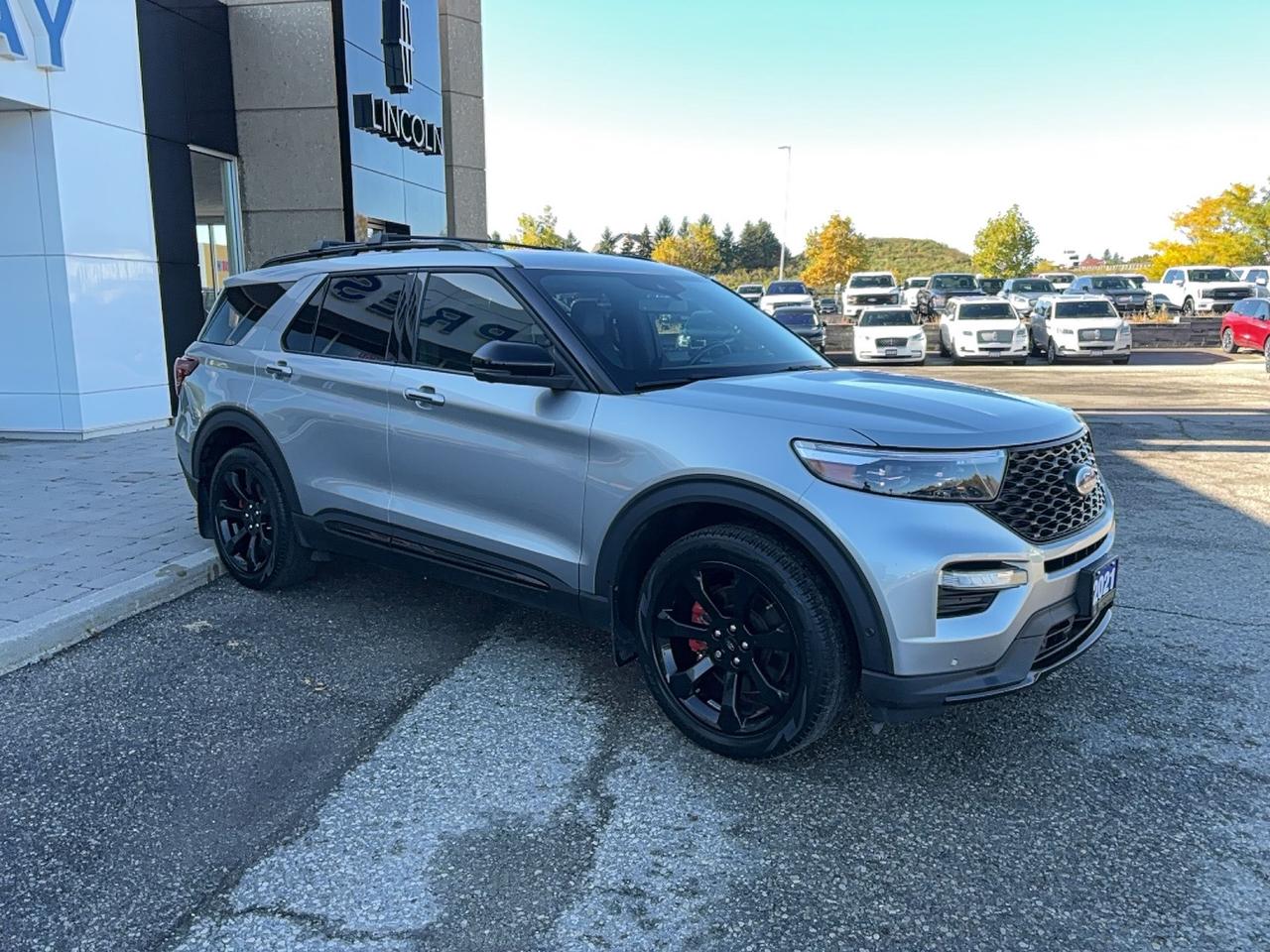 2021 Ford Explorer ST, PREMIUM TECH PACK AND STREET PACK AND SUNROOF! Photo2