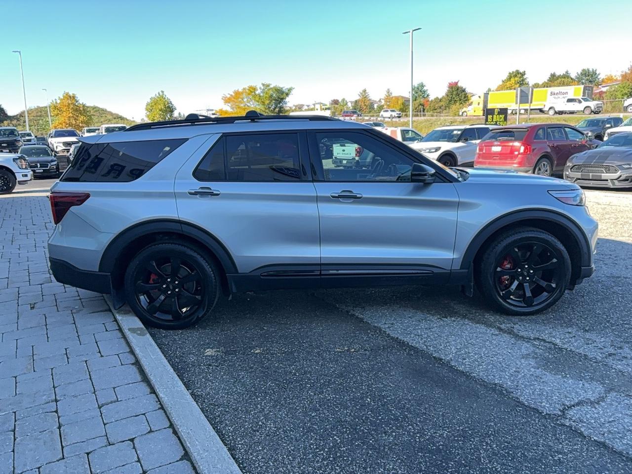 2021 Ford Explorer ST, PREMIUM TECH PACK AND STREET PACK AND SUNROOF! Photo3