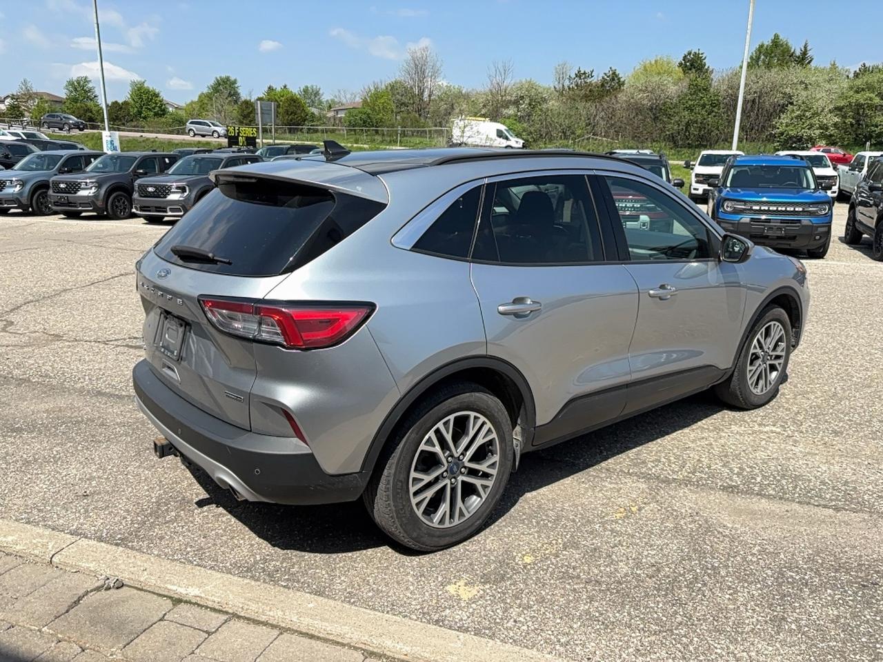 2022 Ford Escape SEL, AWD, HYBRID, PANO ROOF, HITCH, COPILOT! Photo