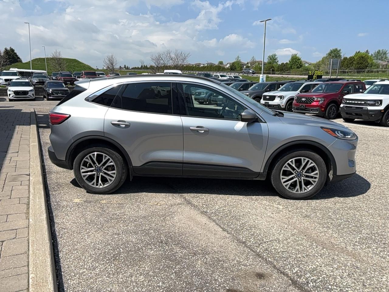 2022 Ford Escape SEL, AWD, HYBRID, PANO ROOF, HITCH, COPILOT! Photo3