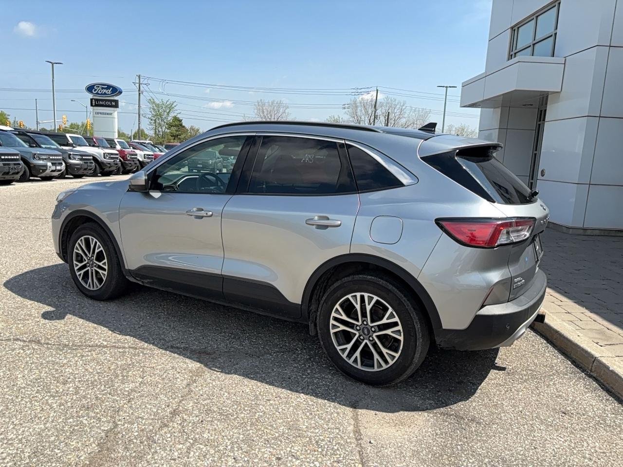 2022 Ford Escape SEL, AWD, HYBRID, PANO ROOF, HITCH, COPILOT! Photo