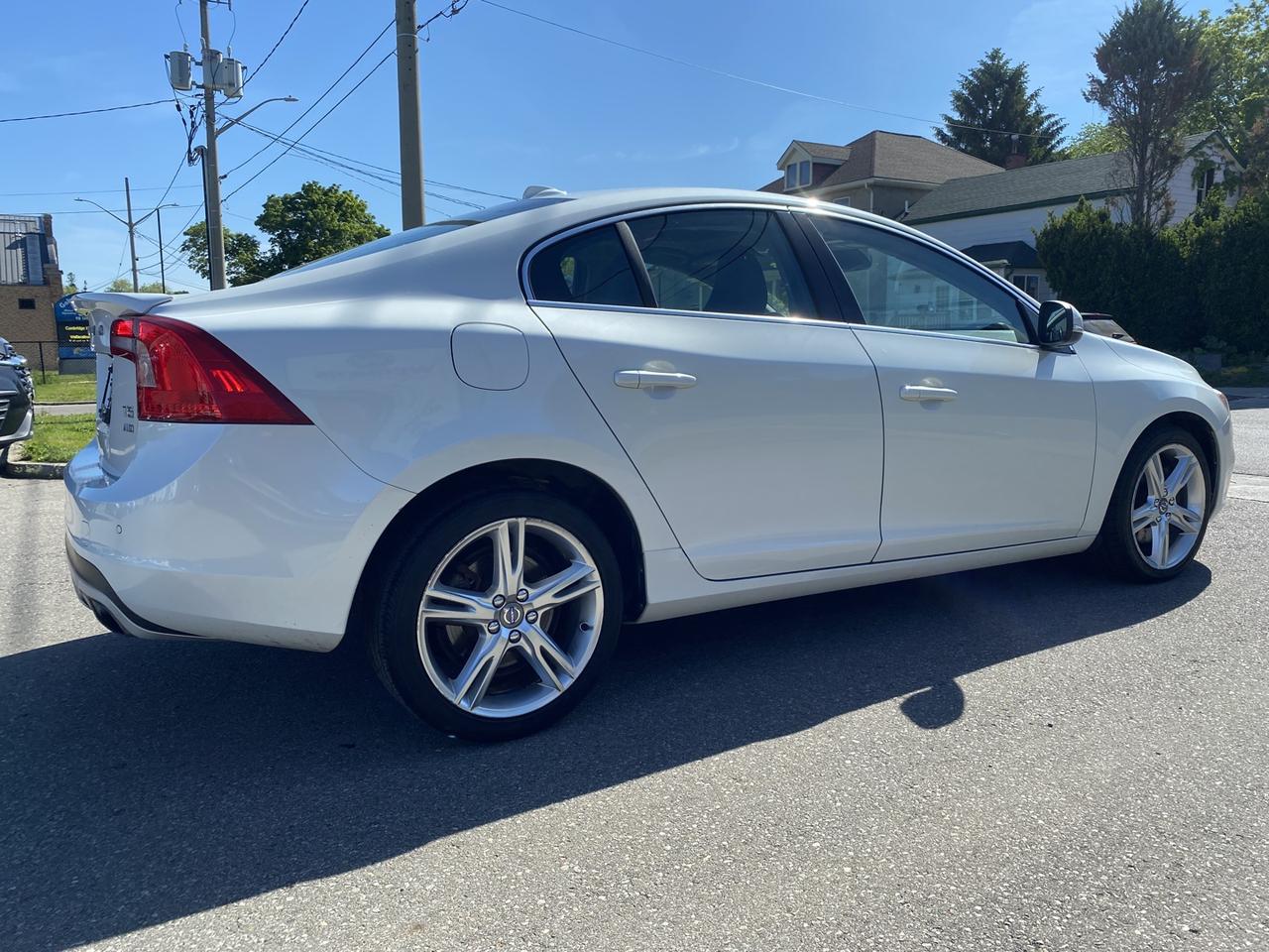 2016 Volvo S60 2.5 Premier 4WD - Photo #3