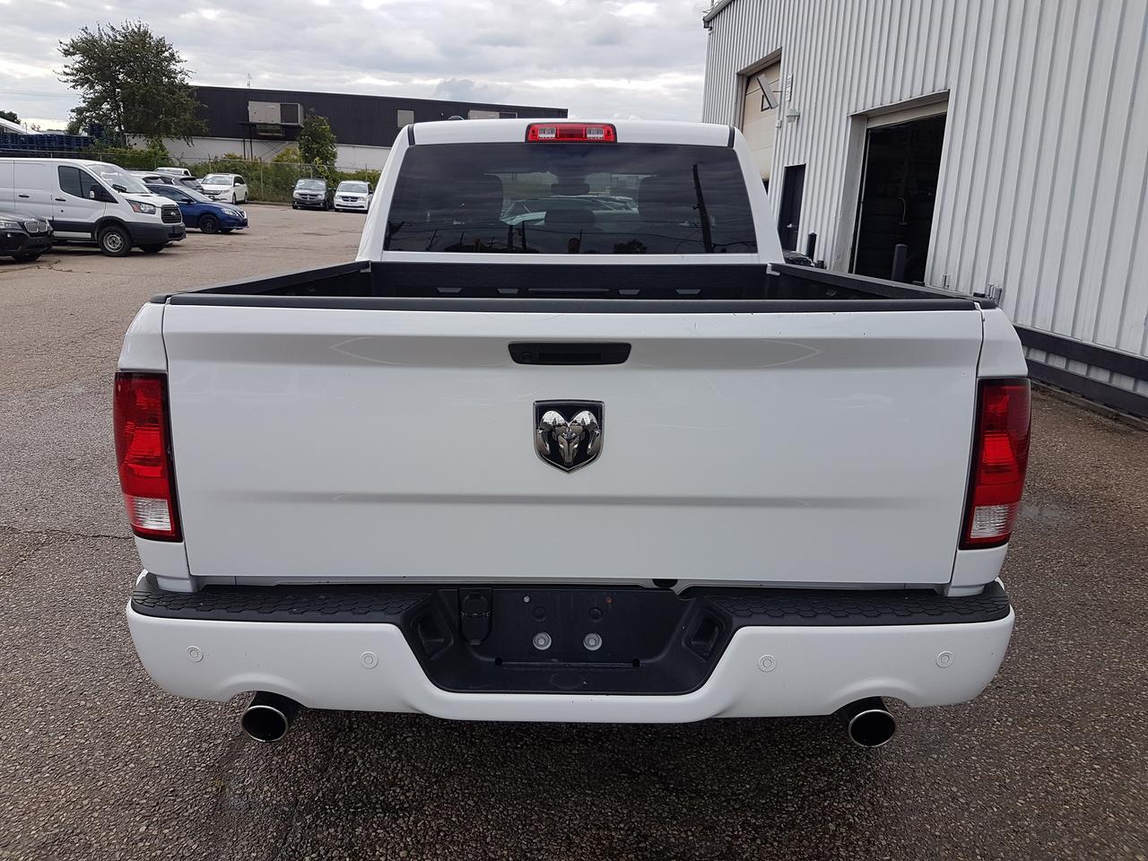 2022 RAM 1500 Classic Express Quad Cab 4x4 Photo3