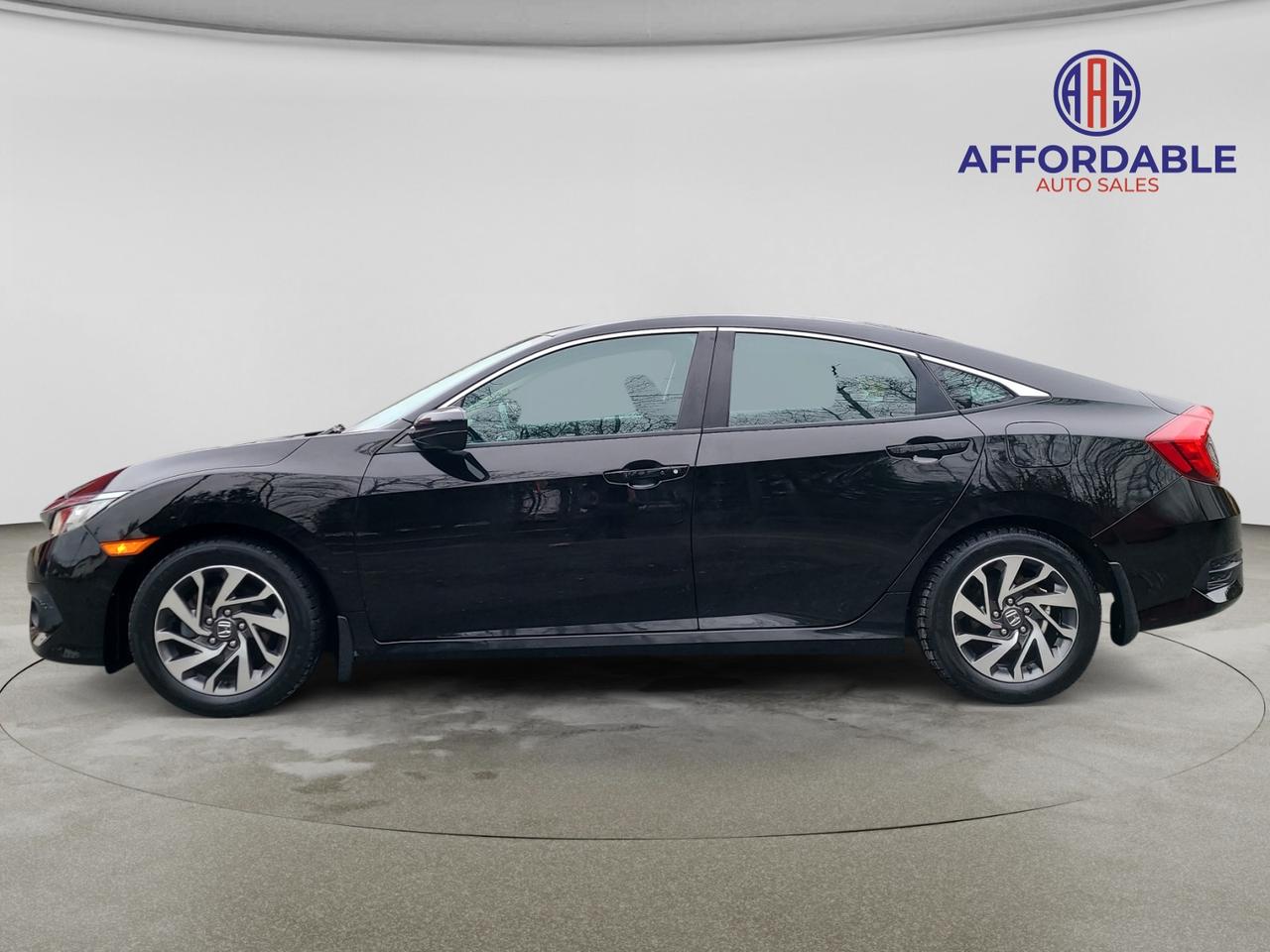 2018 Honda Civic SE - Photo #2