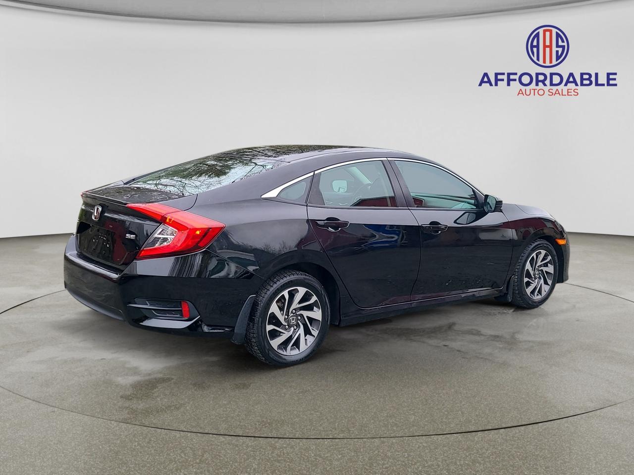 2018 Honda Civic SE - Photo #5