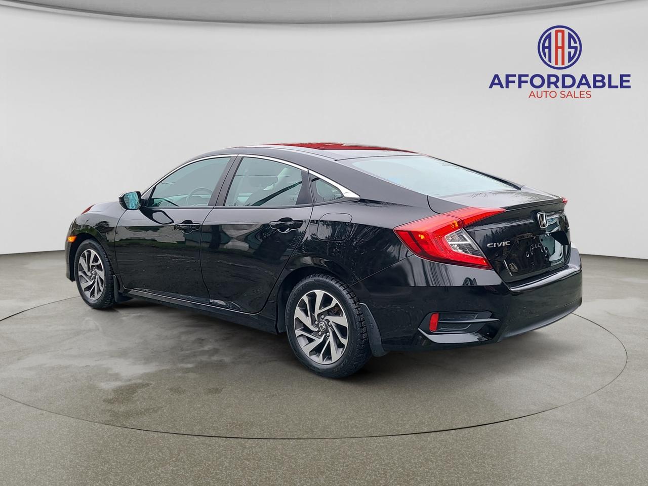2018 Honda Civic SE - Photo #3