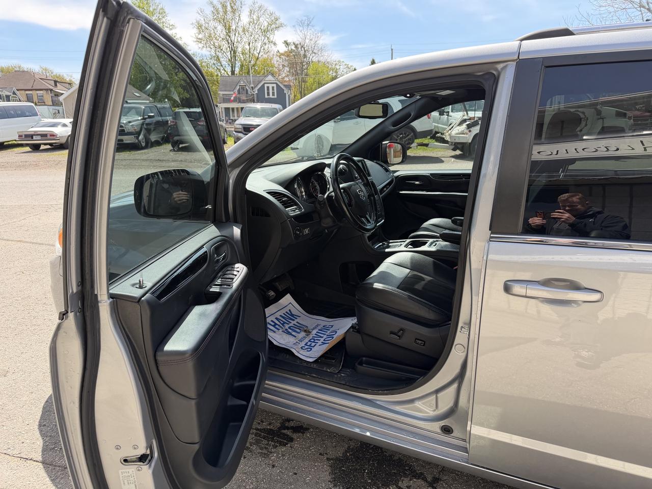 2020 Dodge Grand Caravan PREMIUM PLUS Photo4