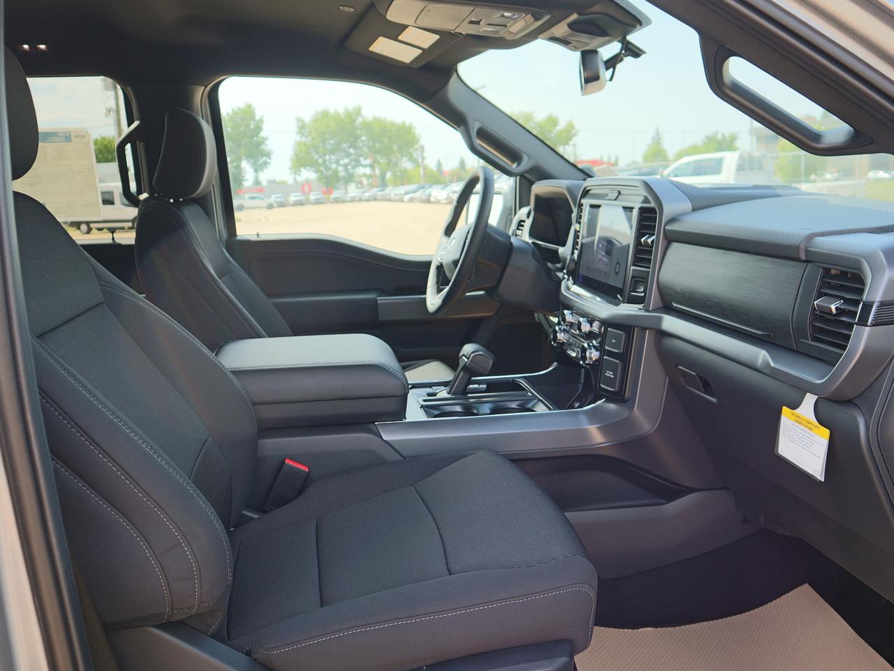 2026 Ford F-150 XLT Photo4