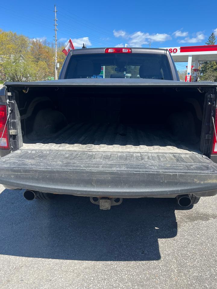 2022 RAM 1500 Classic QUAD CAB HEMI 5.7LTR V8 4X4 Photo4