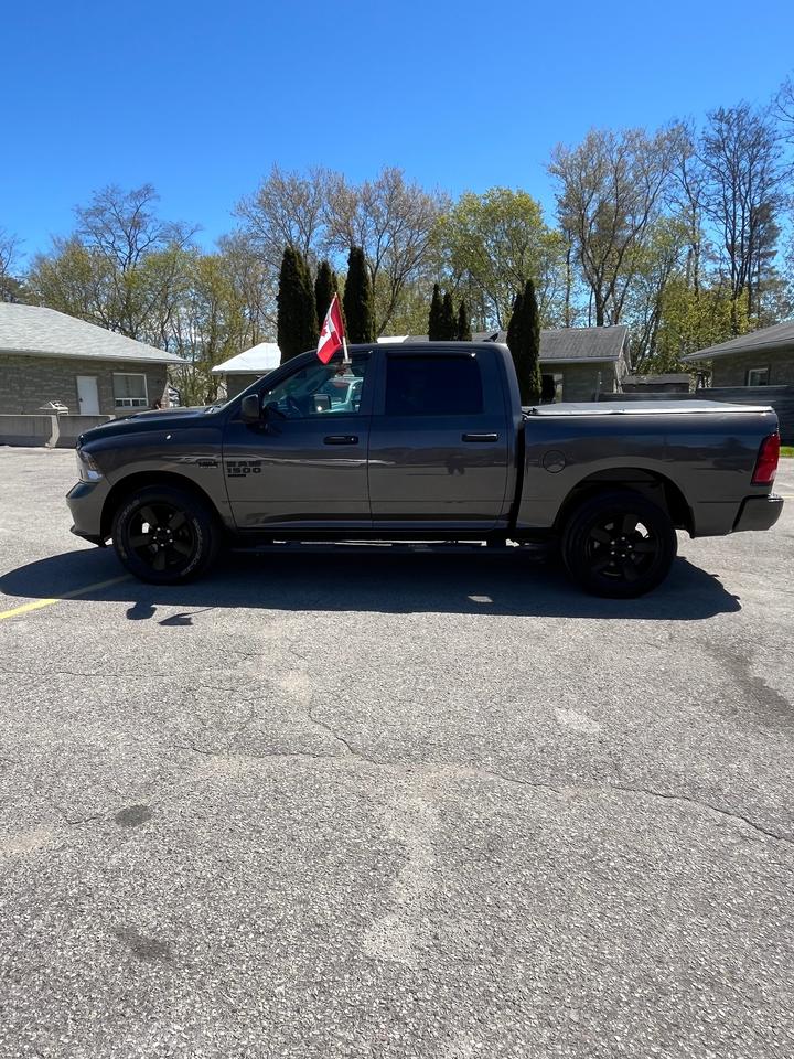 2022 RAM 1500 Classic QUAD CAB HEMI 5.7LTR V8 4X4 Photo3