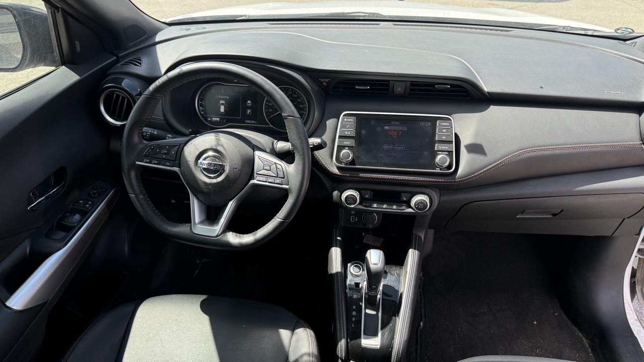 2019 Nissan Kicks SR Photo