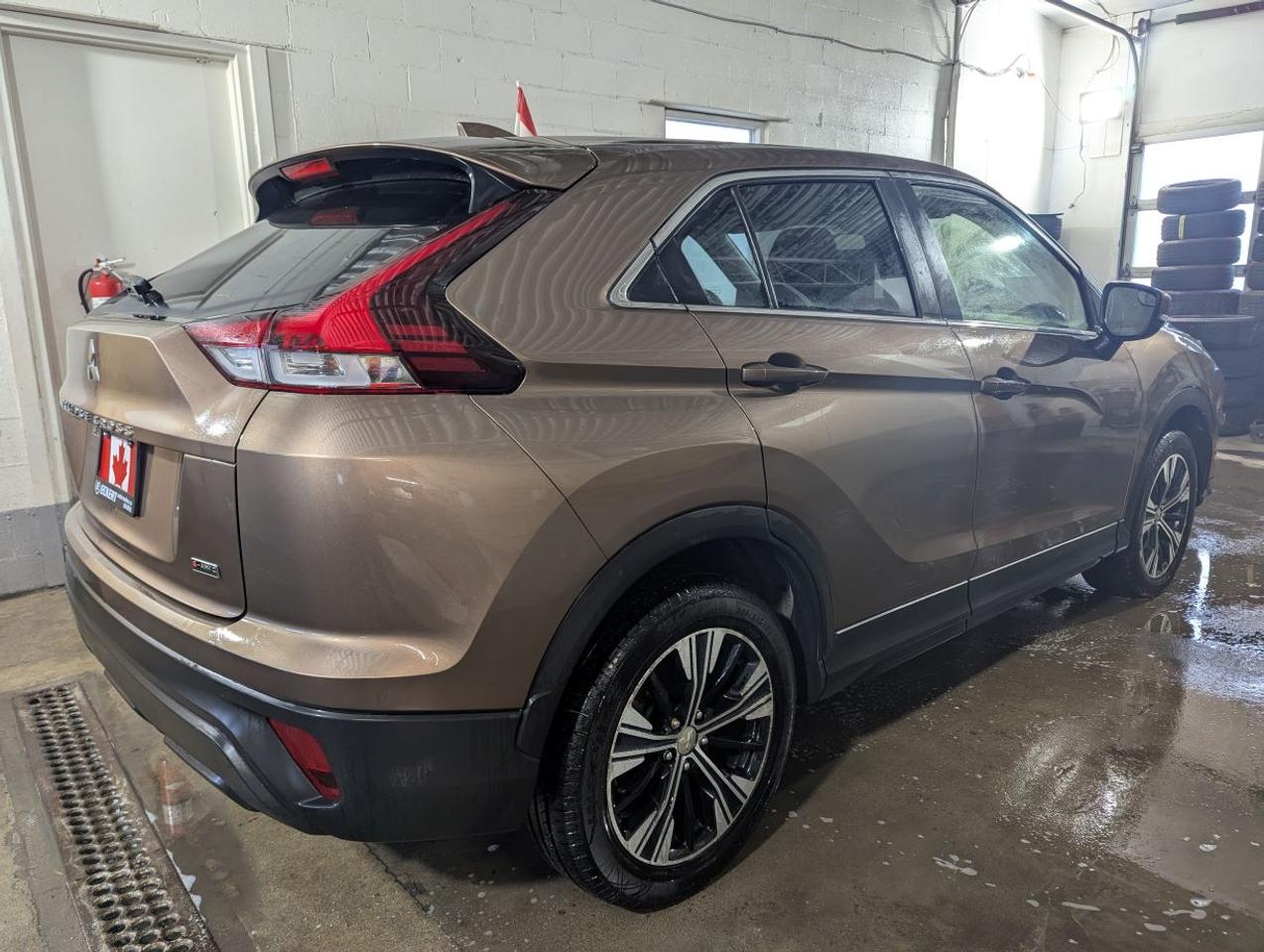 2022 Mitsubishi Eclipse Cross ES S-AWC WITH HD RADIO!! Photo4
